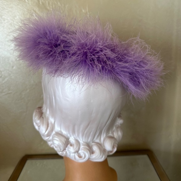 REFINED 1940s' PURPLE FELT CAP WITH LAVENDER FEATHER TRIM - Picture 5 of 12